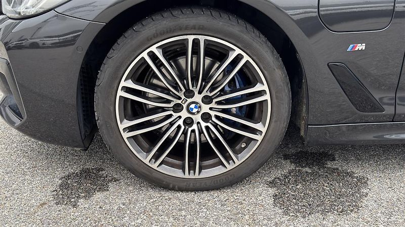 BMW Řada 5 530e xDrive Mpaket - fotka 4 z 14