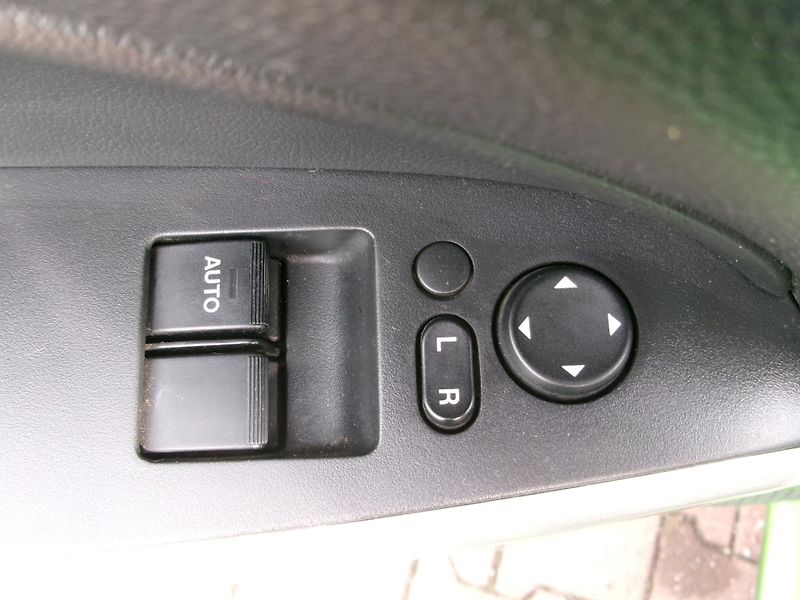 Mazda 2 (2008) 1,3i - ZADÁNO - fotka 24 z 29