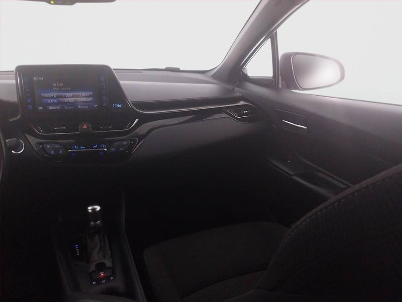 Toyota C-HR (2018) 1.8 Hybrid - fotka 8 z 24