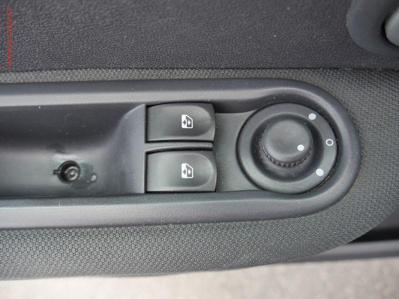 Renault Clio (2011) 1.2i, AC, temp - fotka 16 z 18