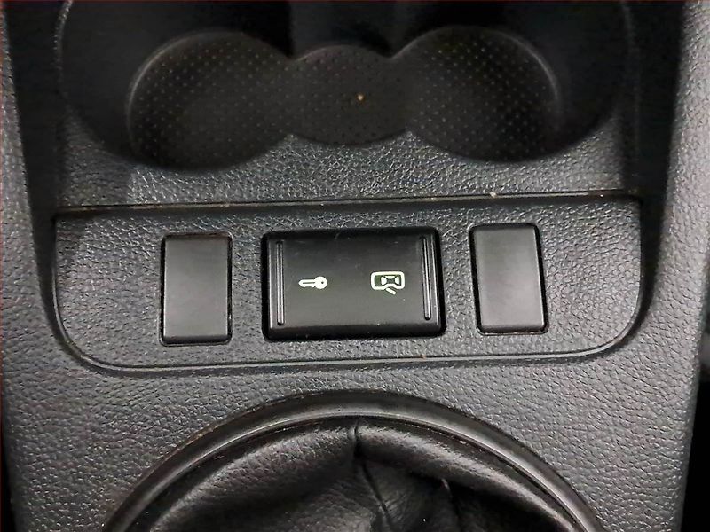 Škoda Roomster (2012) 1.4 16V, Park. senzory - fotka 16 z 17