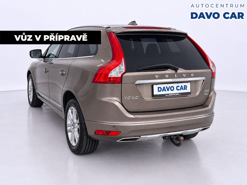 Volvo XC60 2,4 D4 140kW Summum 4x4 Aut. C - fotka 2 z 12