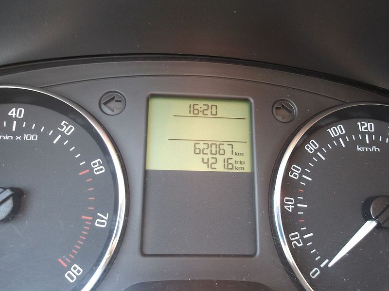 Škoda Fabia 1,4MPi 63kW KRASAVEC ! - fotka 23 z 25
