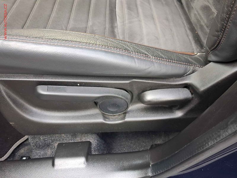 Suzuki Vitara (2018) 1.6 VVT AllGrip, Comfort - fotka 14 z 19