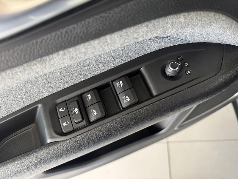 Jeep Compass 1,3T 4xe*AWD*FACELIFT*Kam*DPH - fotka 27 z 34