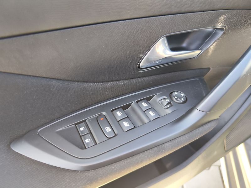 Peugeot 308 1.2 Puretech/96kW Active S&S - fotka 29 z 31
