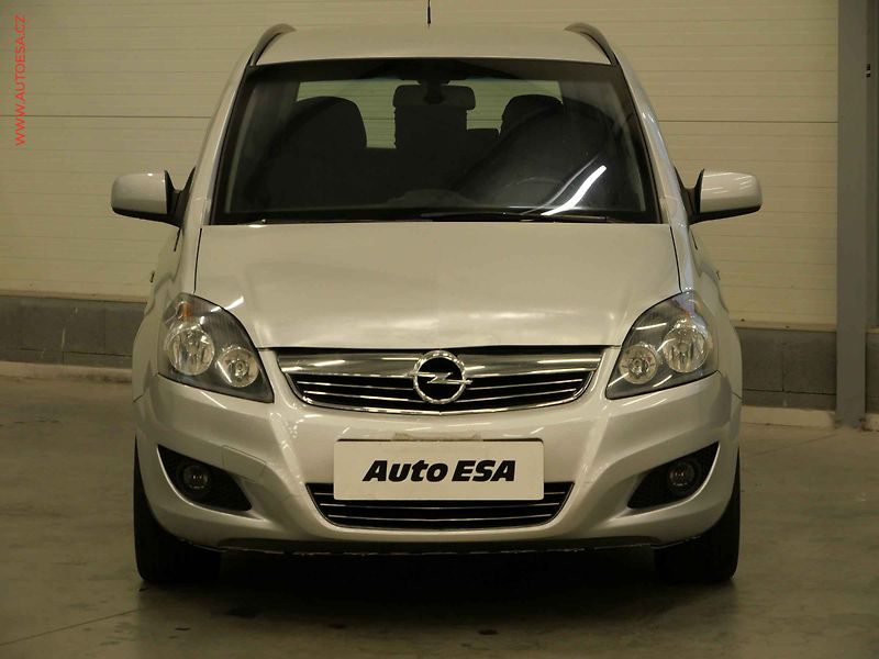 Opel Zafira (2012) 1.6i 7 míst, AC, park.asist - fotka 2 z 21