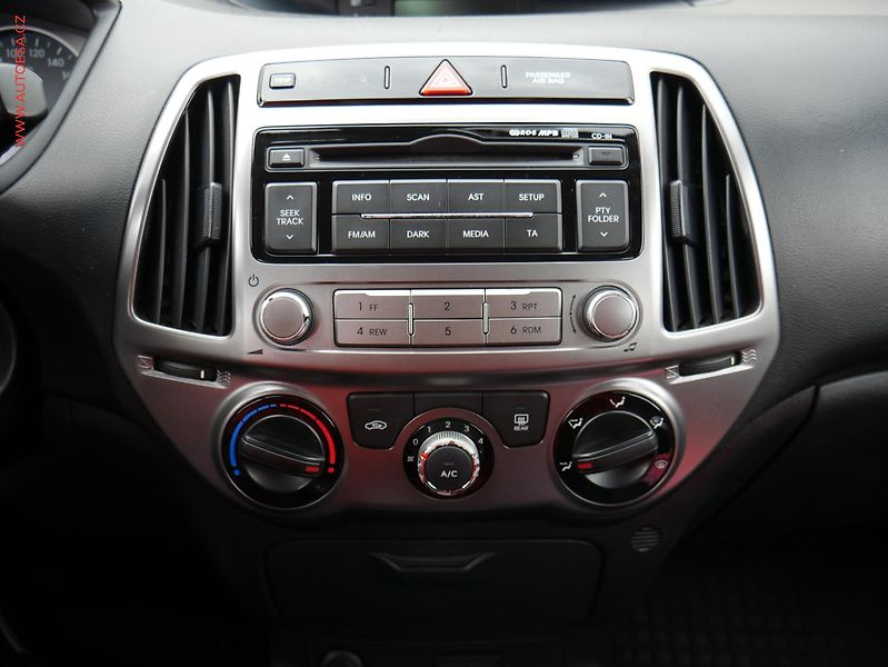 Hyundai i20 (2013) 1.2i, ČR, AC, zmk.řazení - fotka 13 z 14