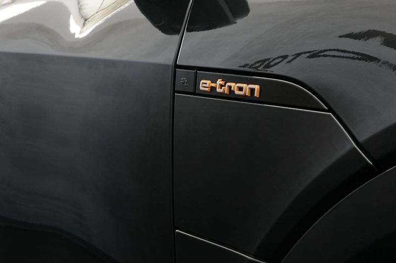 Audi e-tron 55 300kW Matrix Softclose HUD - fotka 10 z 44