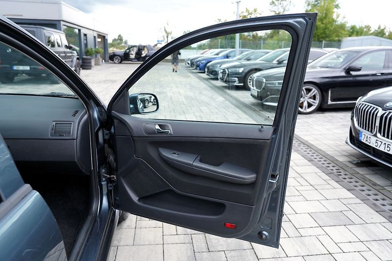 Škoda Fabia 1.4 16V Ambiente Combi 80PS - fotka 19 z 34