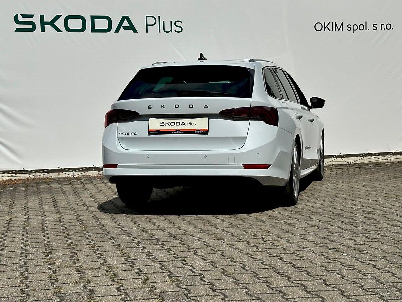 Škoda Octavia (2023) 2.0 TDI 85kW Style Combi - fotka 2 z 28
