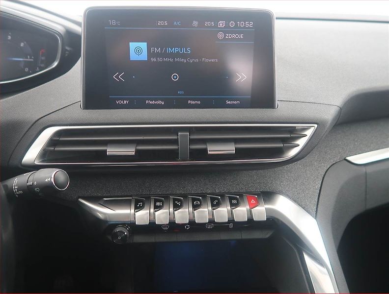Peugeot 3008 (2018) 1.5 BlueHDi, Kůže, Navi - fotka 12 z 14