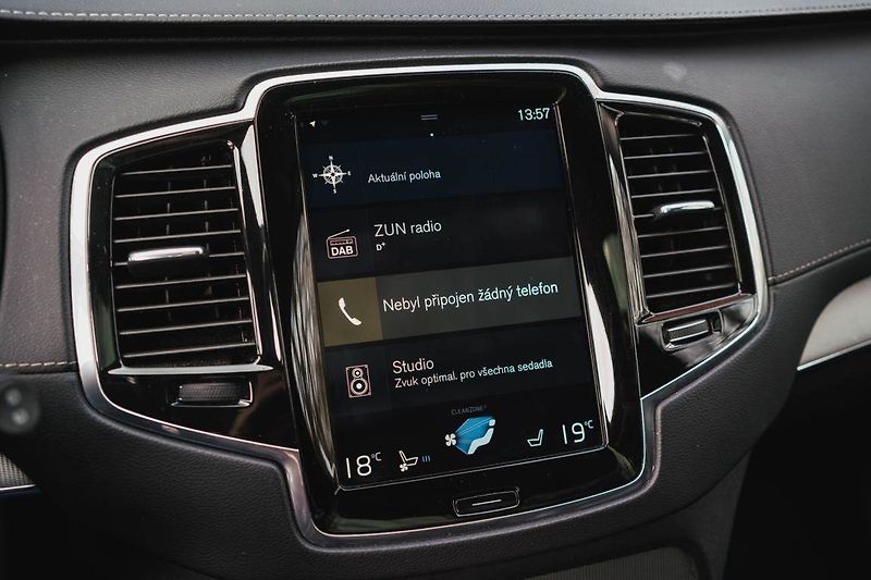 Volvo XC90 (2019) B5 AWD - fotka 18 z 28
