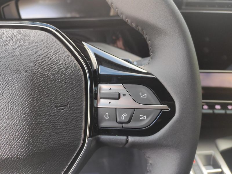 Peugeot 408 (2026) ALLURE Hybrid 145k  4 kamery - fotka 19 z 28