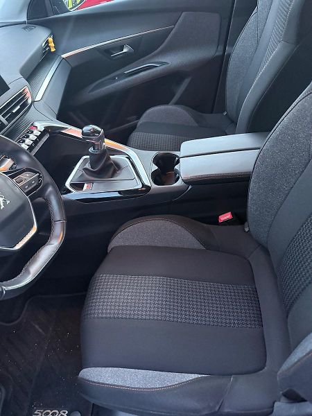 Peugeot 5008 ACTIVE 1.2PT 130 MAN6 7míst - fotka 8 z 11