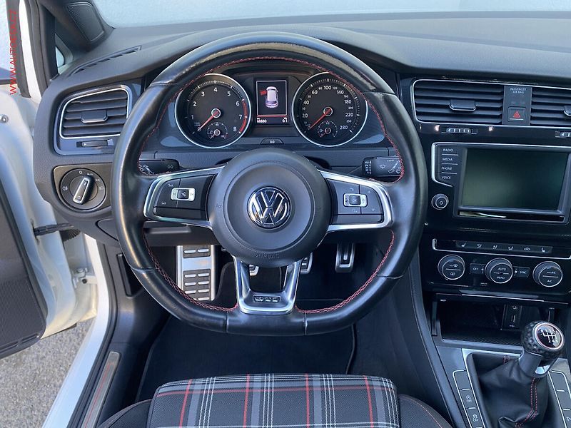 Volkswagen Golf (2016) 2.0 TSi, GTi, bixen - fotka 11 z 17