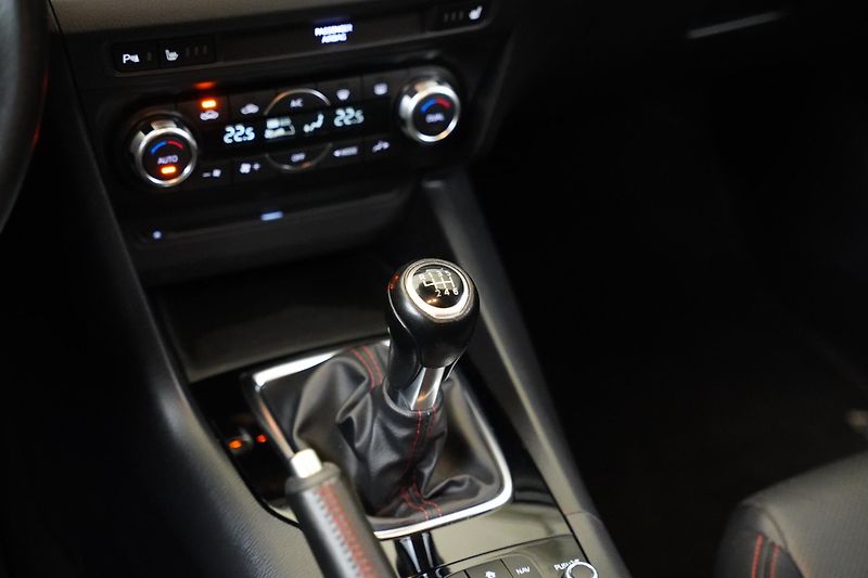 Mazda 3 - fotka 24 z 29