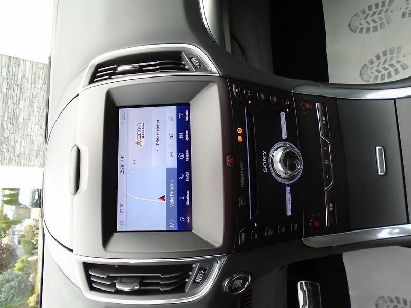 Ford S-MAX 2.5 Duratec FHEV ST-Line 140kW - fotka 24 z 46