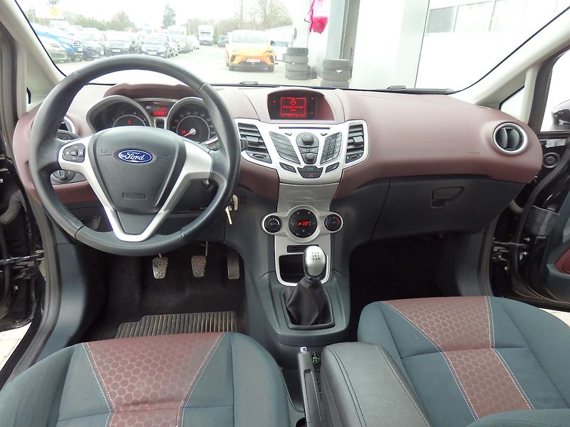 Ford Fiesta 1.4i ZÁLOHOVÁNO - fotka 11 z 14