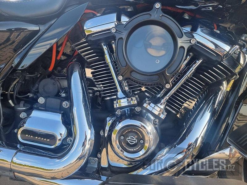 Harley-Davidson FLTR Road Glide (2019) FLTRX Road Glide - fotka 8 z 18