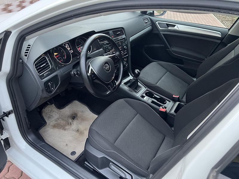 Volkswagen Golf 1.0 TSI 85KW,1 MAJITEL,SERVIS - fotka 10 z 40