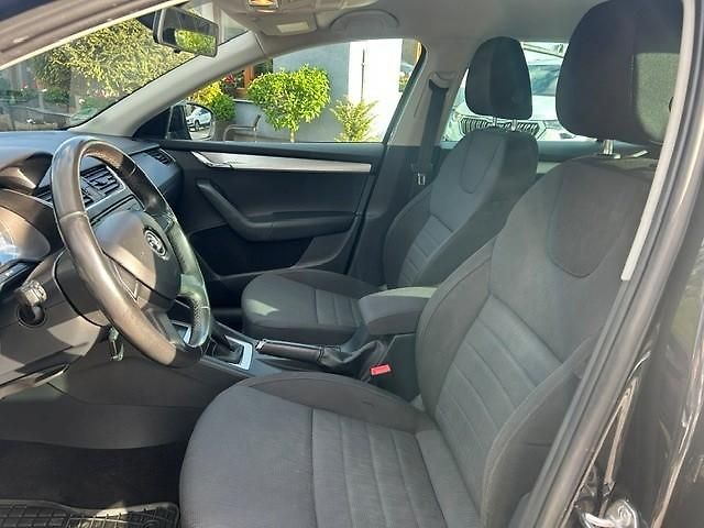Škoda Octavia (2013) 1,4TSi elegance combi 103kW   - fotka 23 z 43