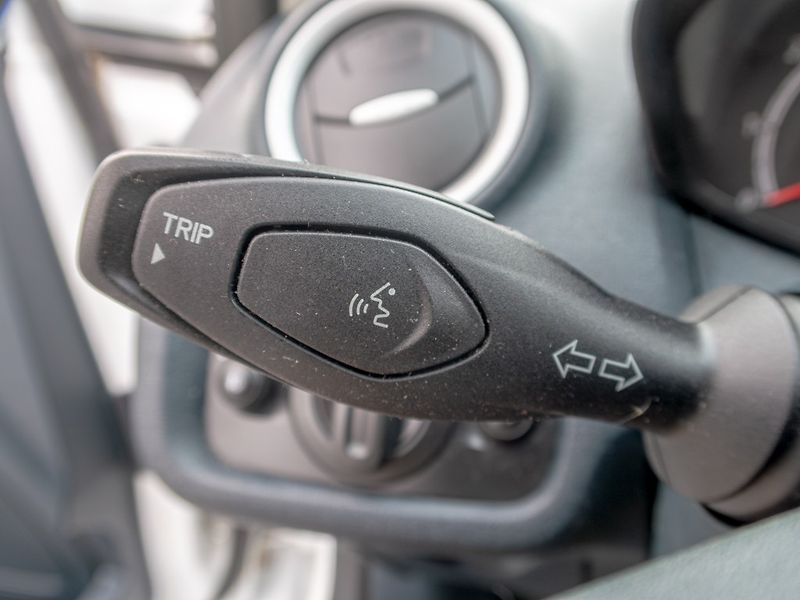 Ford Fiesta (2012) 1.25i 44KW – KLIMA - fotka 13 z 32