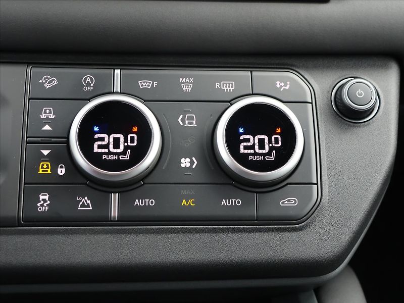Land Rover Defender 5,0 110 P425 X-DYNAMIC CZ DPH - fotka 31 z 39