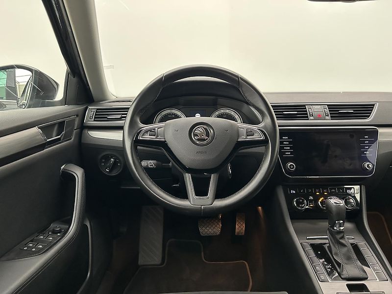 Škoda Superb 2.0 TDI Style Plus - fotka 23 z 27