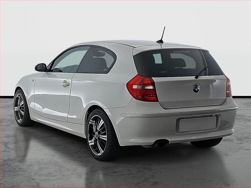 BMW Řada 1 (2009) Selection 116i, Park. senzory - fotka 4 z 14