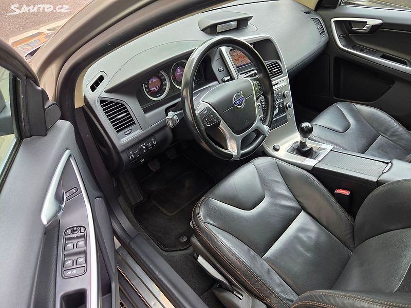 Volvo XC60 (2011) 2.0D 120Kw Manuál - fotka 20 z 29