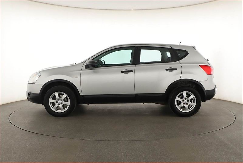 Nissan Qashqai (2010) 1.6 - fotka 3 z 14