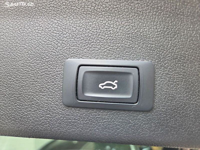 Audi A4 (2015) 2.0TDI 140kw S line Quattro - fotka 19 z 39