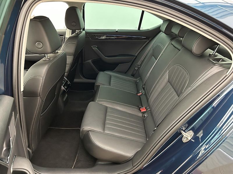 Škoda Superb 2.0 TDI L & K - fotka 26 z 34