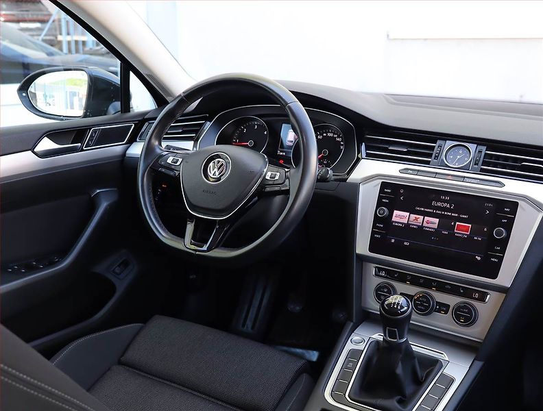 Volkswagen Passat (2019) 2.0 TDI, Navi, Tempomat - fotka 7 z 18