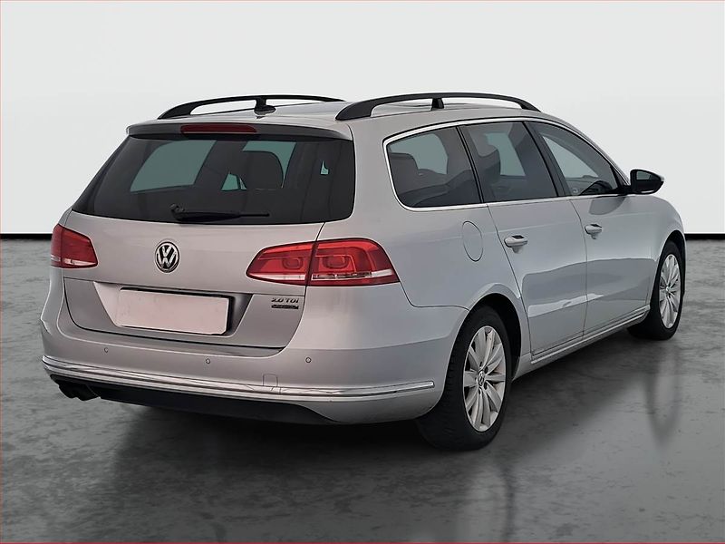 Volkswagen Passat (2013) 2.0 TDI, Automat, Navi - fotka 5 z 16
