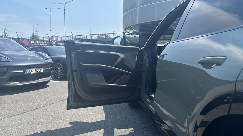 Porsche Cayenne Electric - fotka 20 z 24