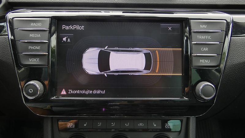 Škoda Superb Combi 2.0 TDI DSG L&K, Panoram - fotka 16 z 29