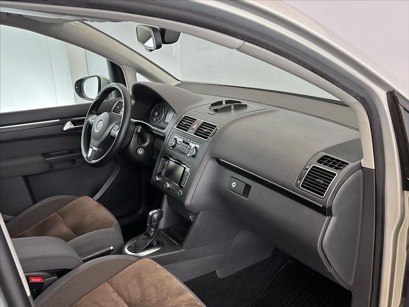 Volkswagen Touran Highline 6DSG 2,0 TDI - fotografie inzerátu