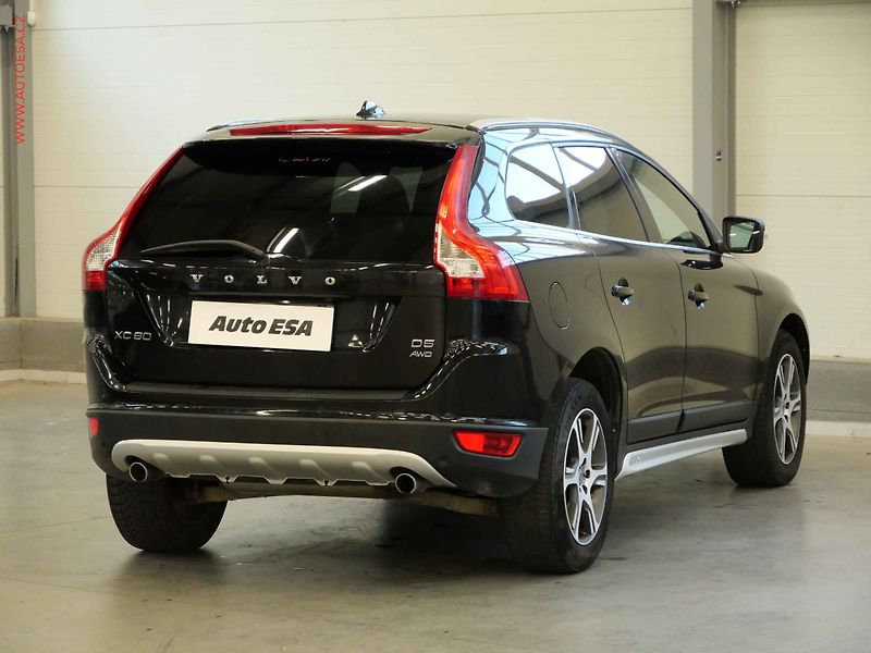 Volvo XC60 (2011) 2.4d 4x4, 2.maj, Xenon, kůže - fotka 4 z 21