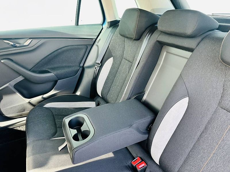 Škoda Kamiq Top Selection 1,0 TSI 85kW MT6 - fotka 21 z 29
