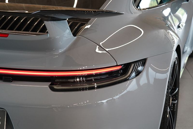 Porsche 911 Carrera 4 GTS, Aerokit, Lift - fotka 16 z 55