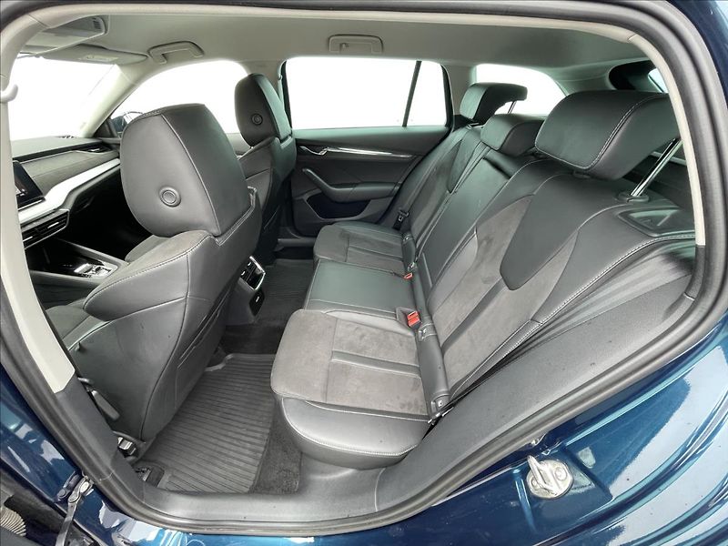 Škoda Octavia 2,0 TDI DSG Style Plus TAŽNÉ - fotka 16 z 25