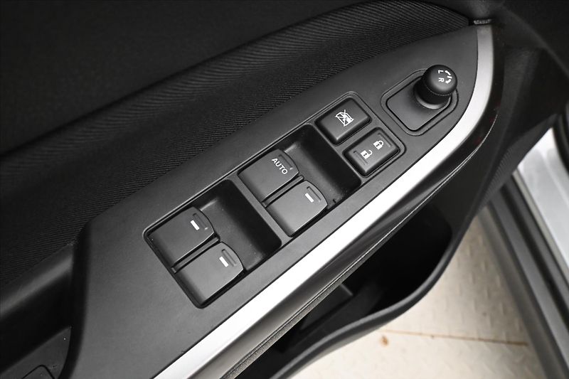 Suzuki Vitara 1,4 HYBRID 95kW Active Záruka - fotka 24 z 29