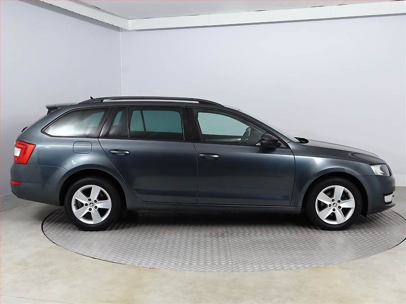 Škoda Octavia (2014) Greenline 1.6 TDI, Serv.kniha - fotka 6 z 15