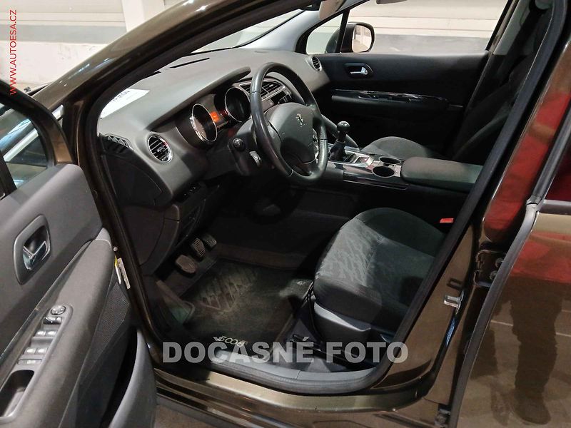Peugeot 3008 (2010) 1.6VTi, Panor, AC - fotka 3 z 3