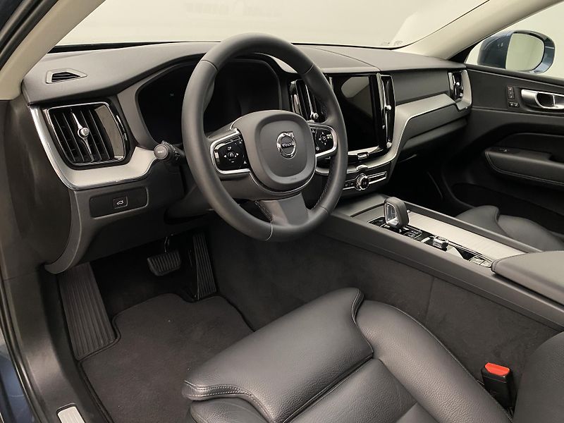 Volvo XC60 B4 AWD BRIGHT PLUS AUT CZ - fotka 4 z 60