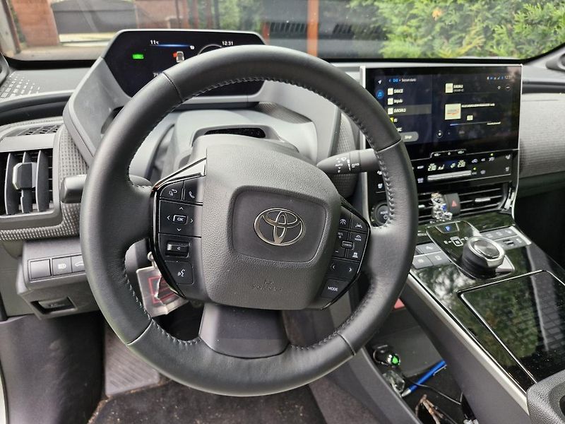 Toyota bZ4X (2025) plná výbava, nevyužité - fotka 3 z 12