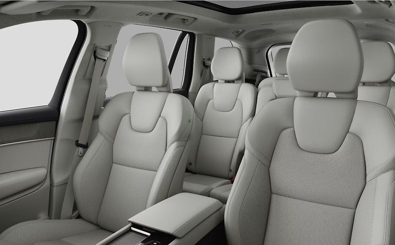 Volvo XC90 (2026) B5 AWD ULTRA BRIGHT - fotka 12 z 16