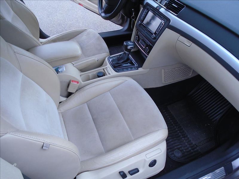 Škoda Superb 2,0   2.0.TDI-CR-125KW - fotka 19 z 28